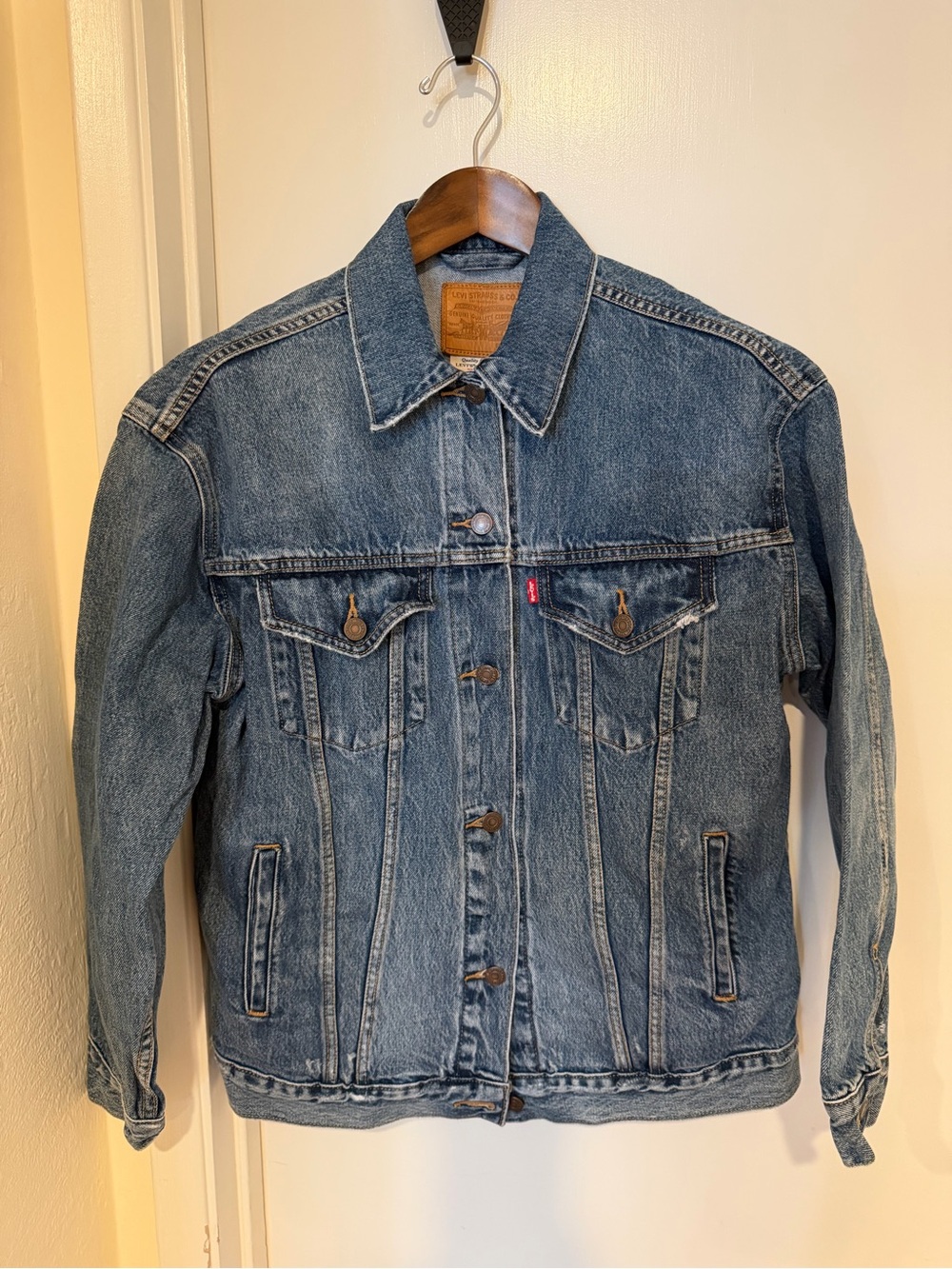 Levi’s Premium Ex-Boyfriend Trucker Denim Jacket Women’s Small Medium Wash